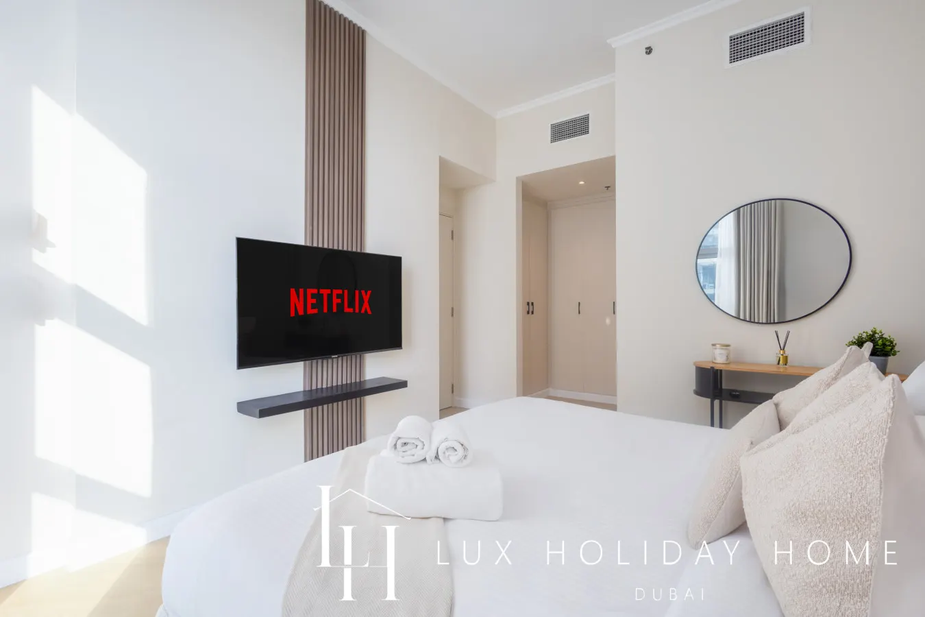 LUX The Modern Marina Suite 14