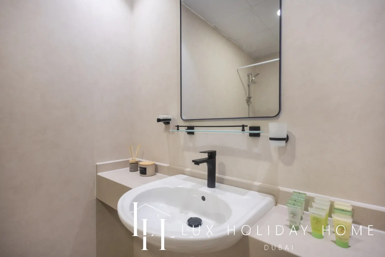 LUX The Modern Marina Suite 15