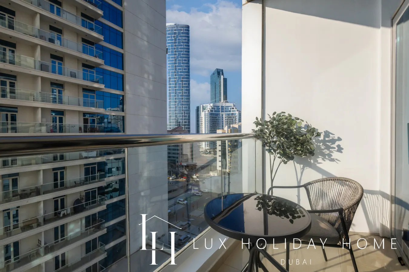 LUX The Modern Marina Suite 5