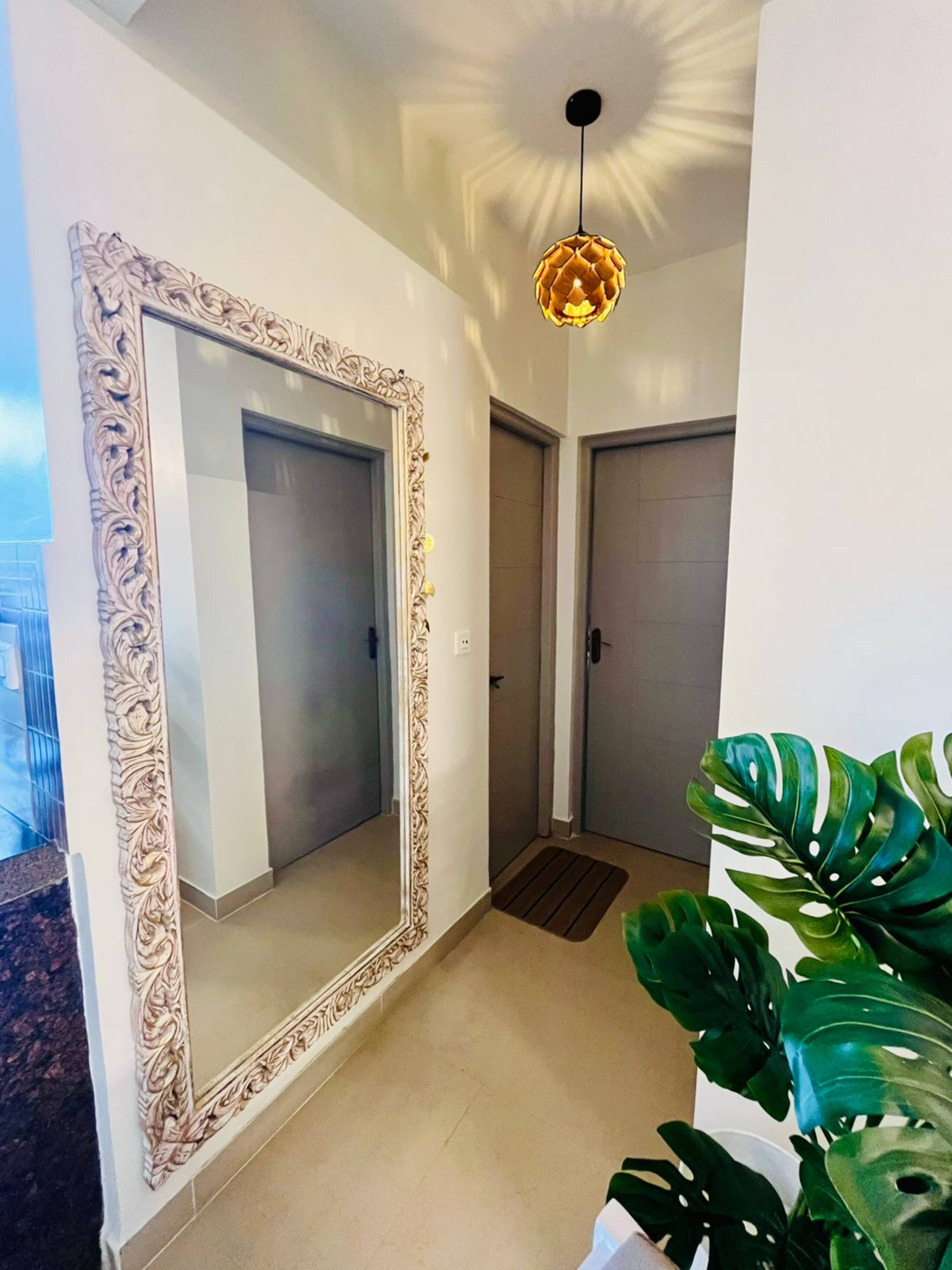 Casa Luna | 700 m stroll to Varca Beach. 7