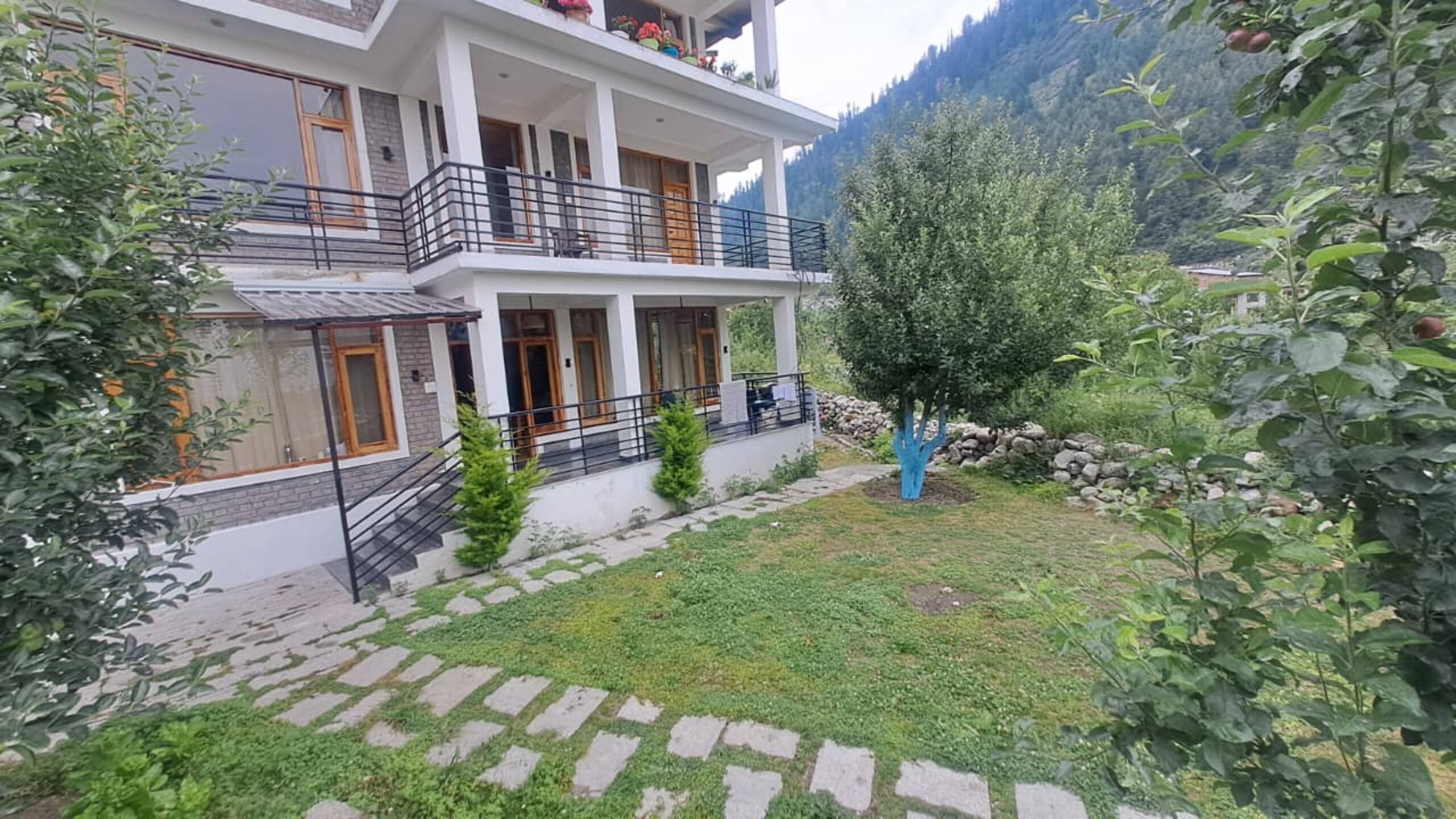 Pravara luxury villa with valley & Mountain Views 7