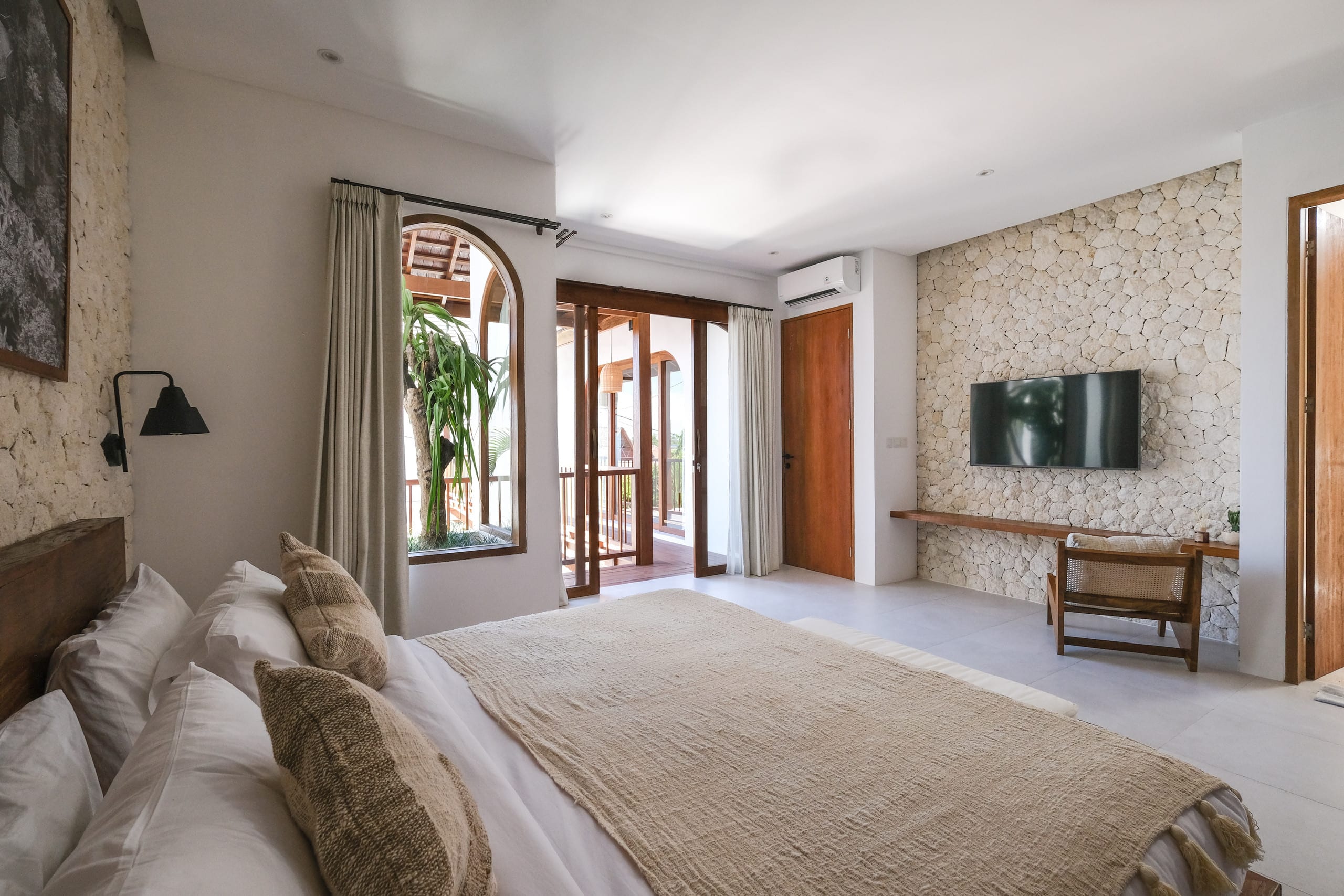 The Arki Villa: Experience Luxury Living in Canggu 25