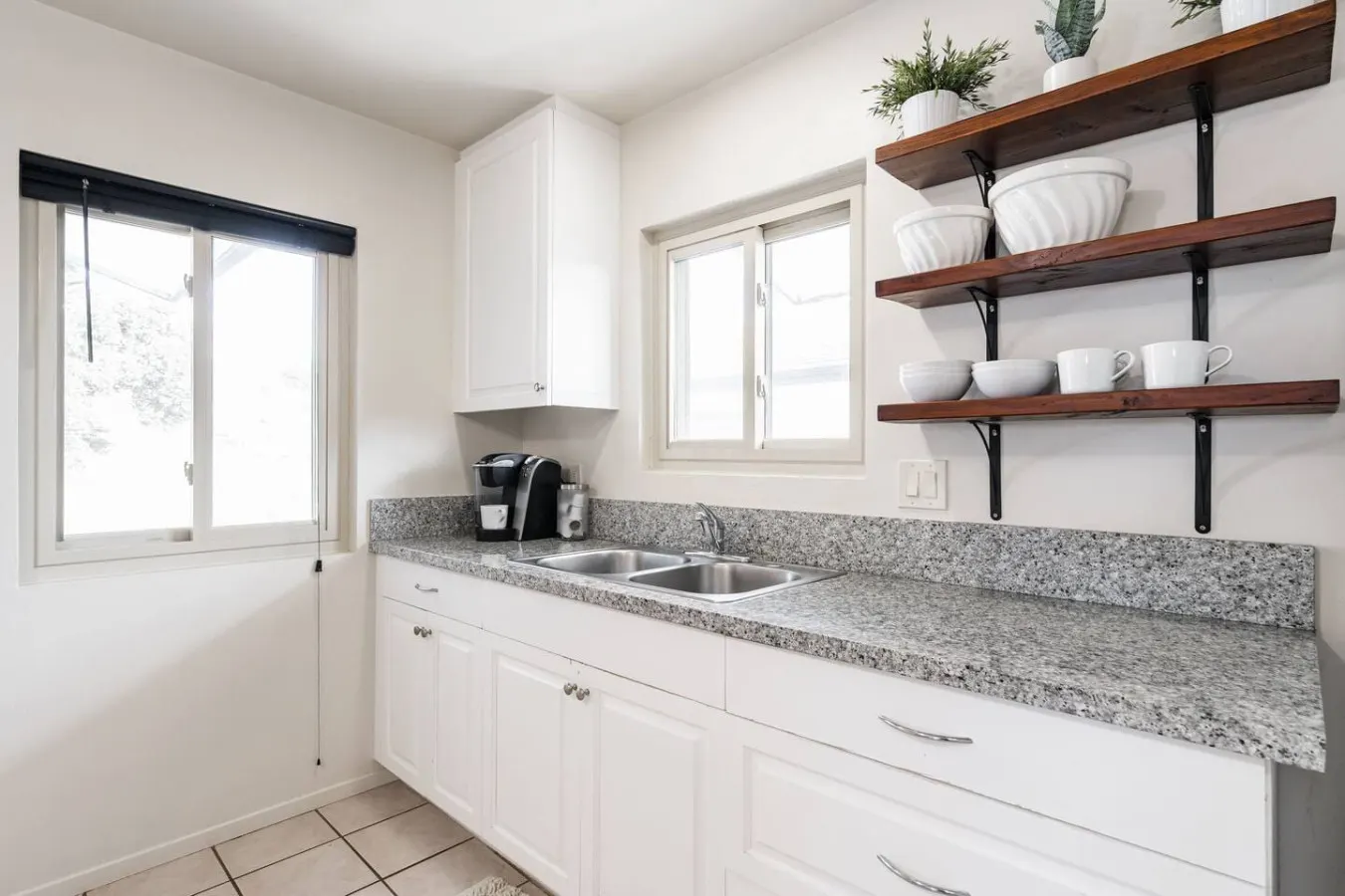 Casa Italia -2BR- AC & FREE Driveway parking 9