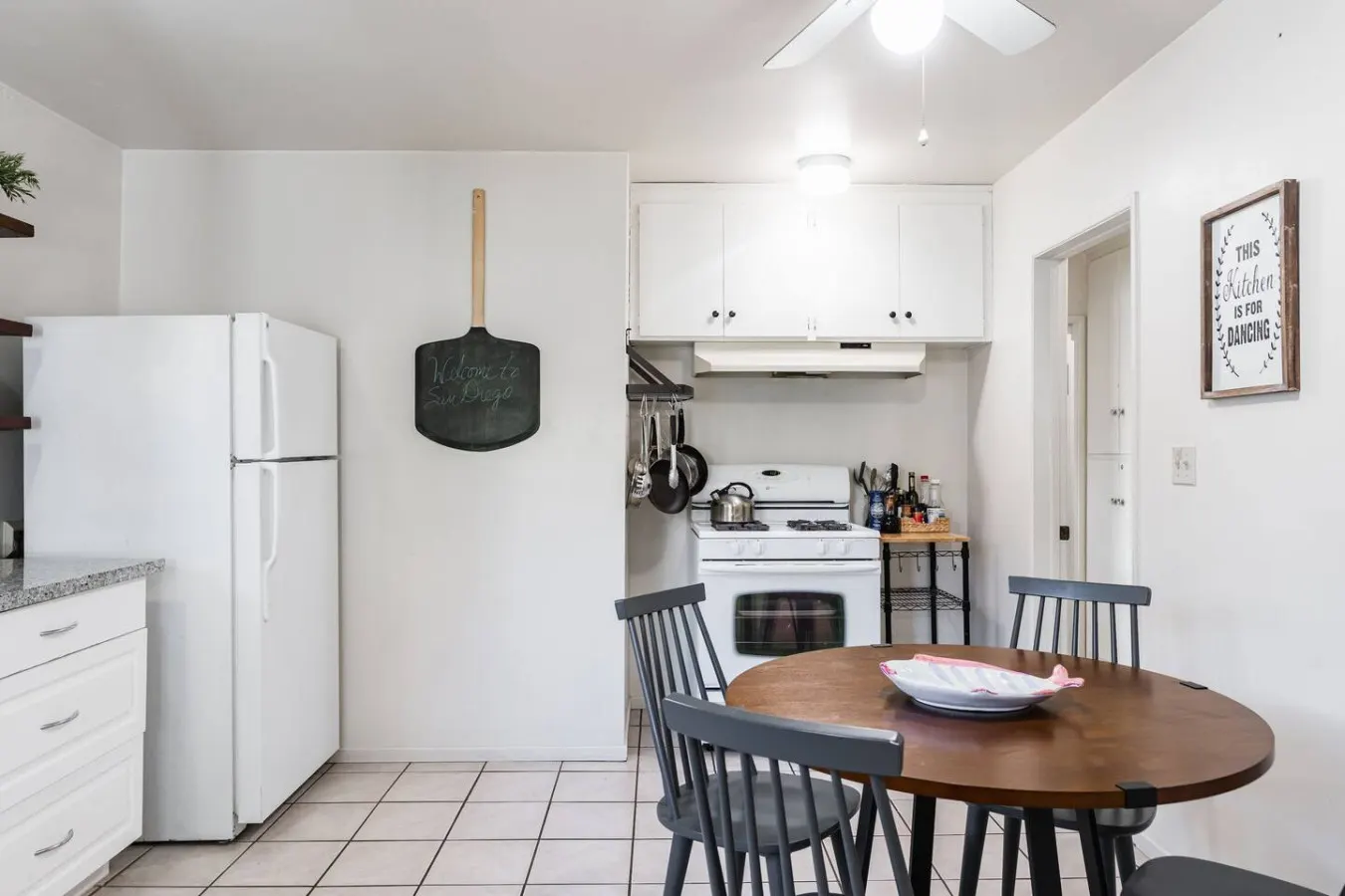 Casa Italia -2BR- AC & FREE Driveway parking 11