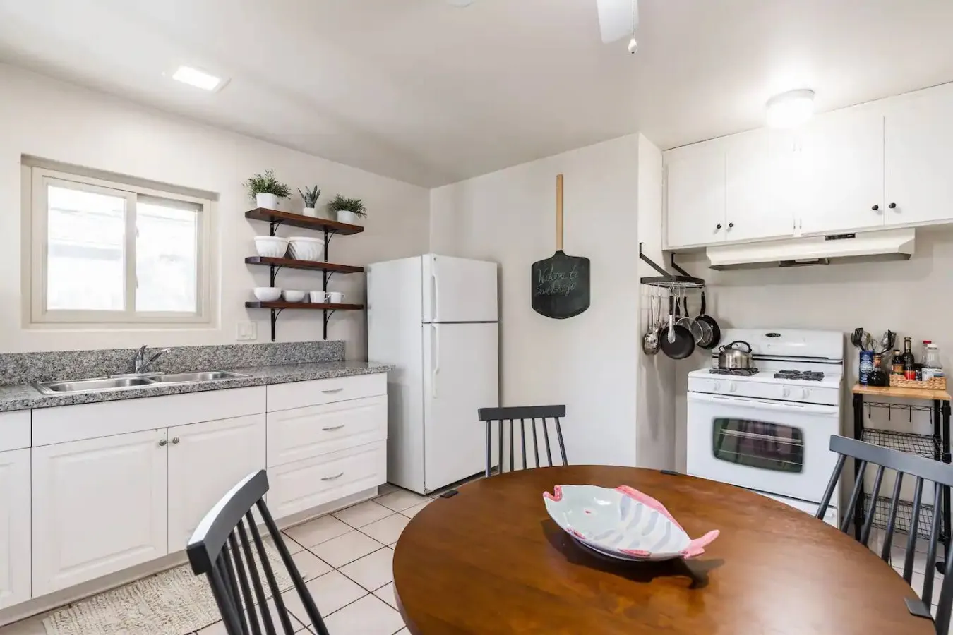 Casa Italia -2BR- AC & FREE Driveway parking 12