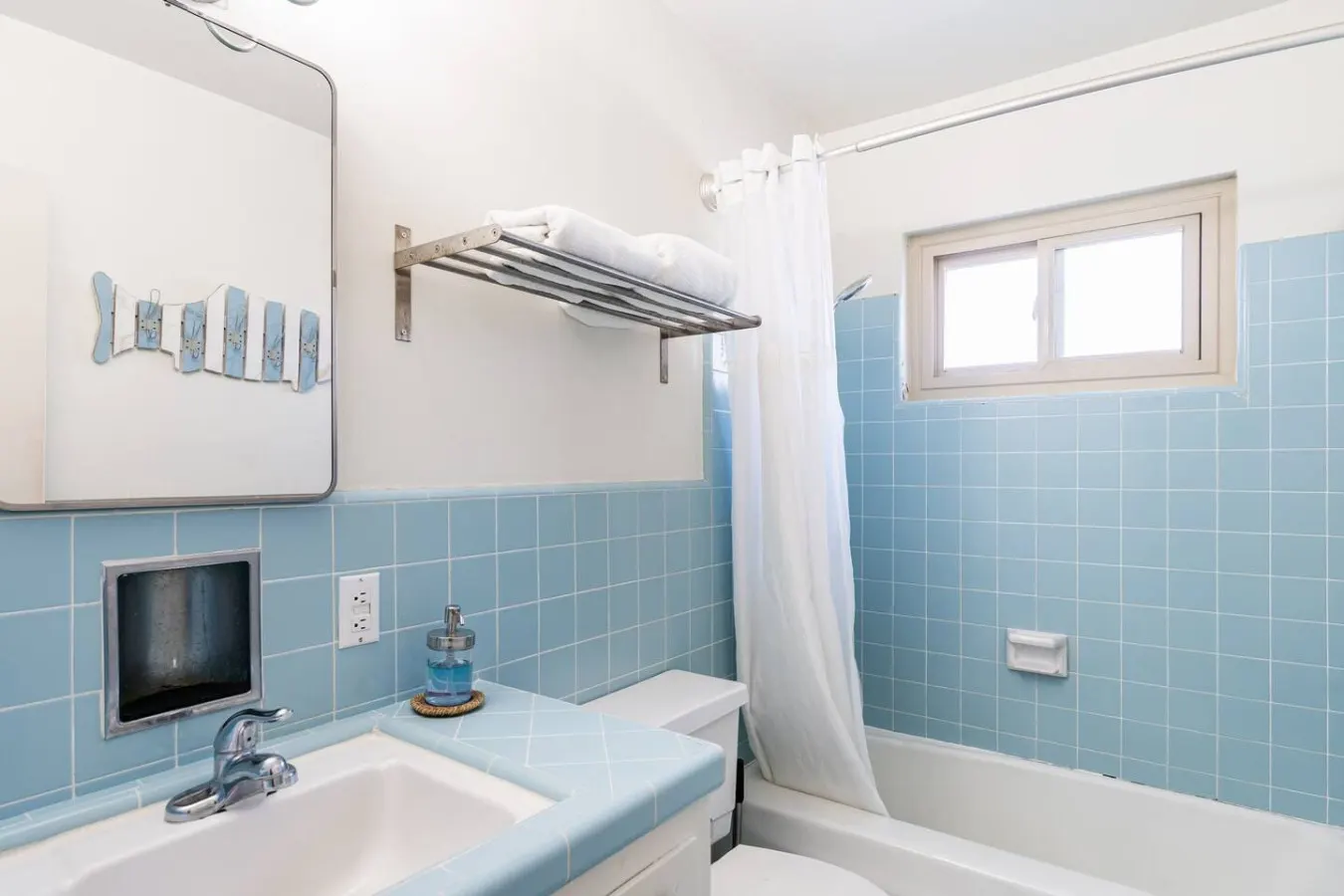Casa Italia -2BR- AC & FREE Driveway parking 13