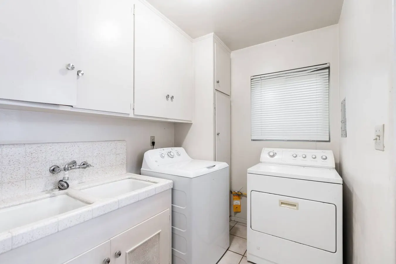Casa Italia -2BR- AC & FREE Driveway parking 14