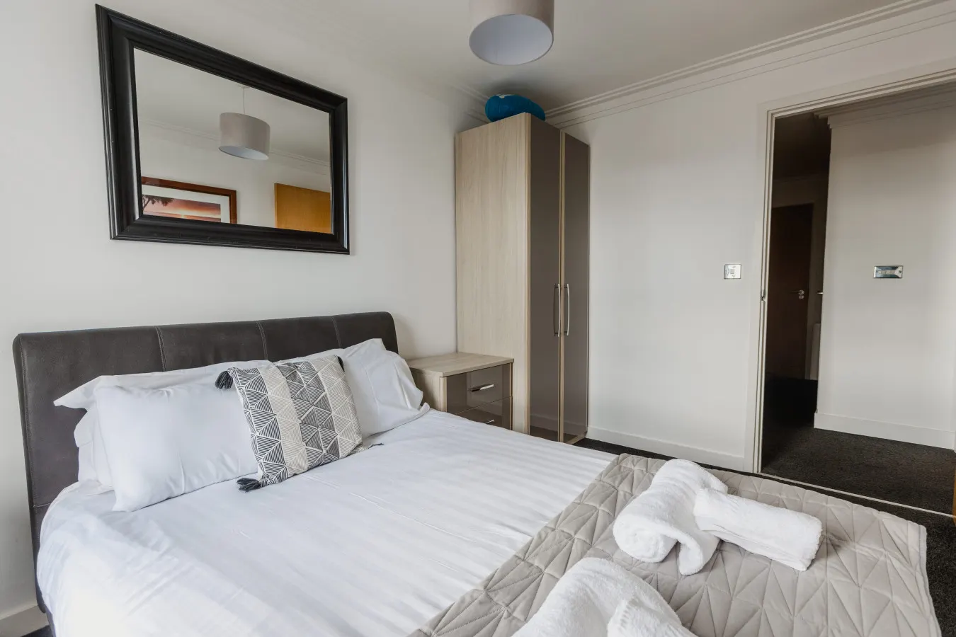 Hullidays King's & Queens Ensuite 11