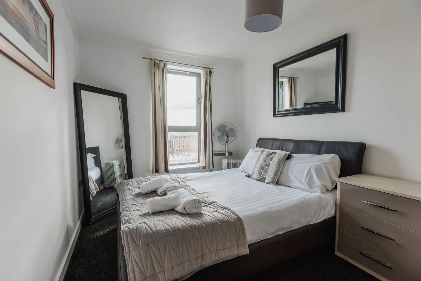 Hullidays King's & Queens Ensuite 12