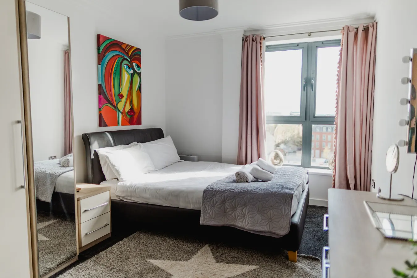 Hullidays King's & Queens Ensuite 13