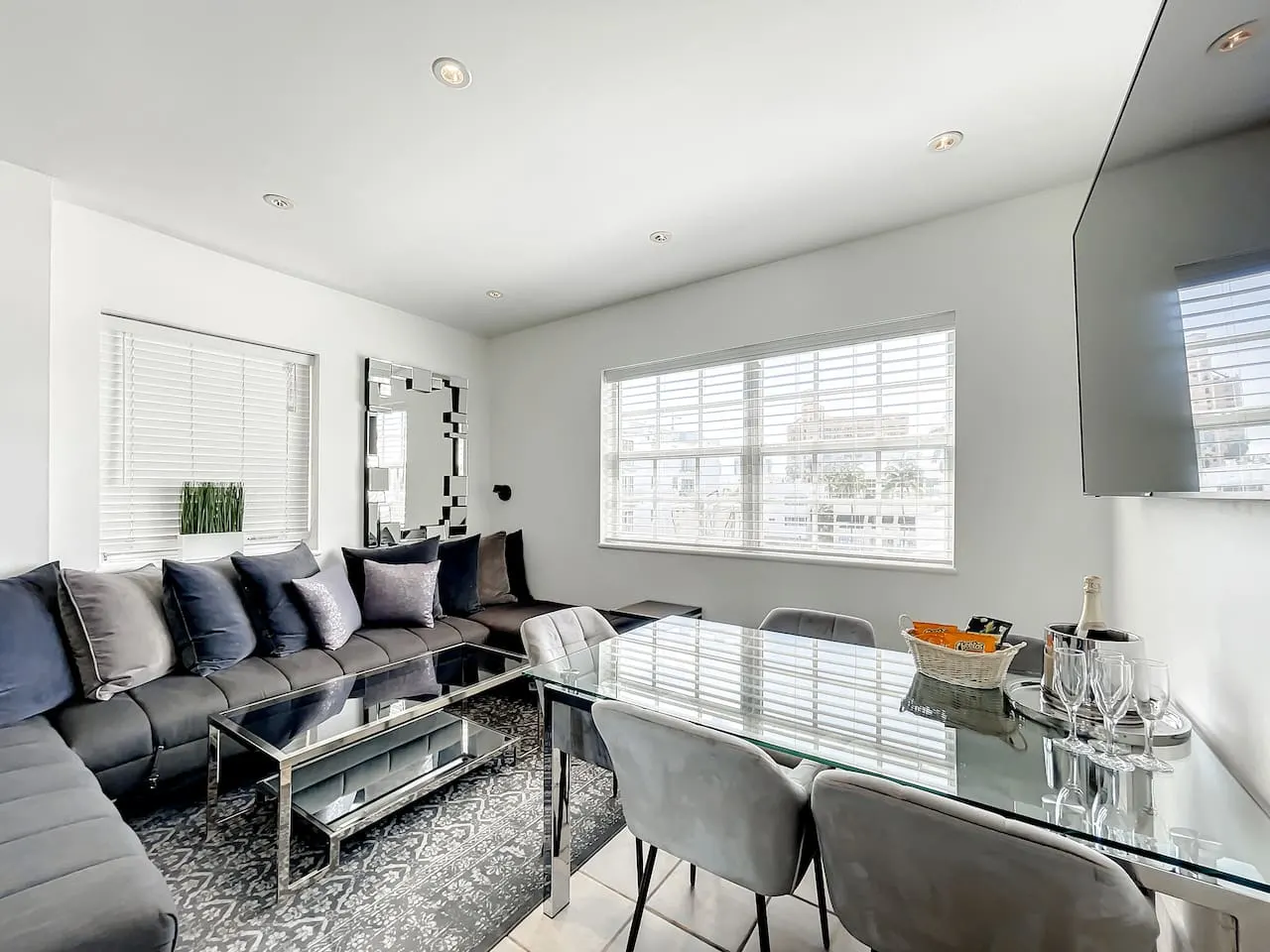 NEW: SoBe Oceanfront 7 Room Ocean Dr 16