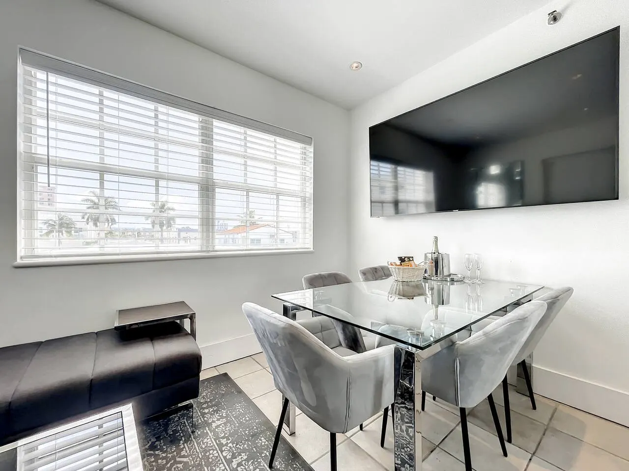 NEW: SoBe Oceanfront 7 Room Ocean Dr 19