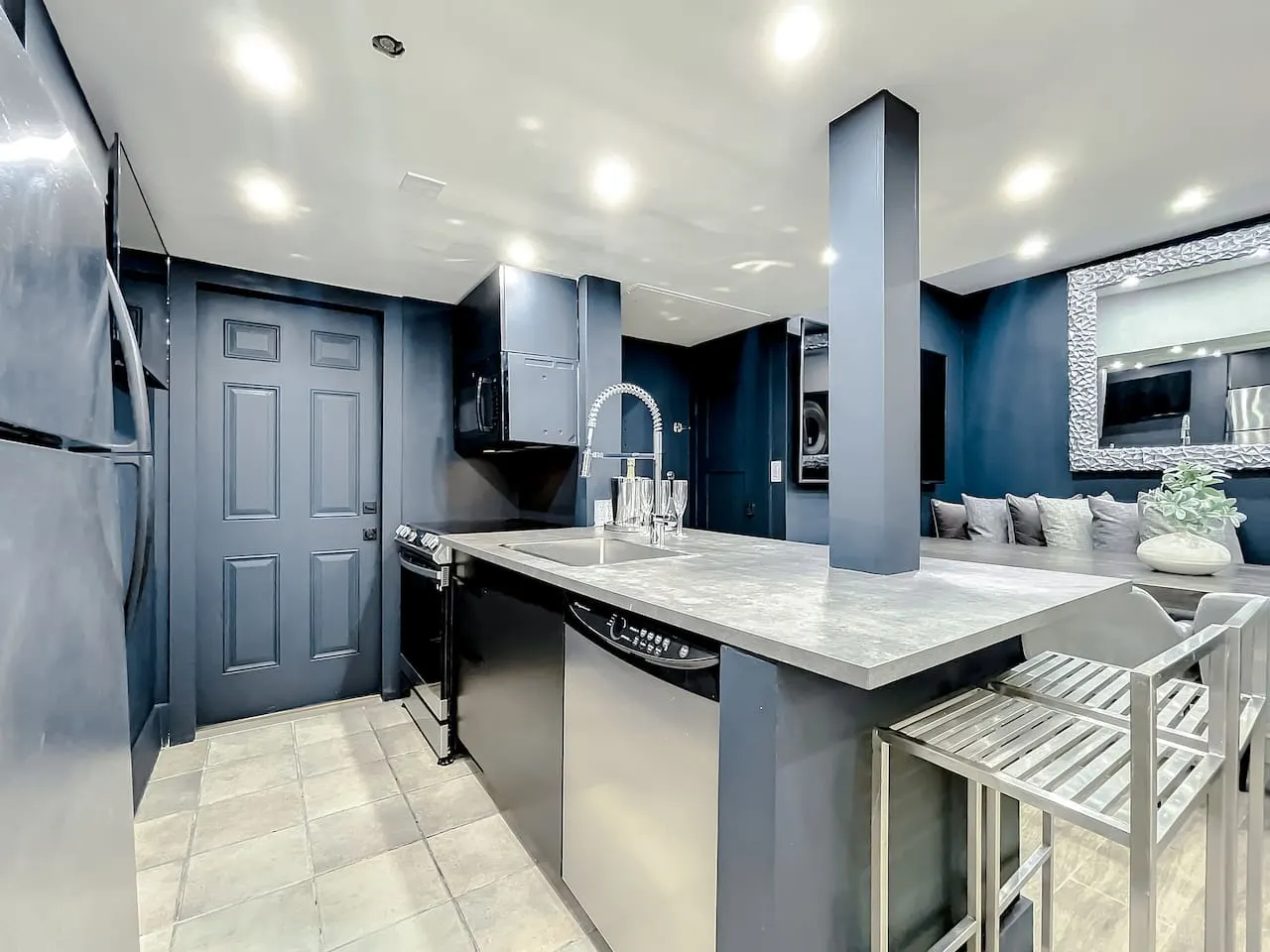 NEW: SoBe Oceanfront 7 Room Ocean Dr 3