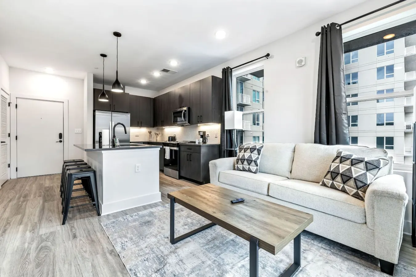 The Perfect 2BD in Channelside District | Mins to DT!