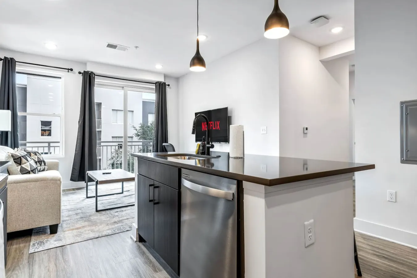 The Perfect 2BD in Channelside District Mins to DT! 12