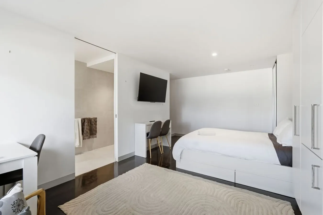 Modern Beachside Studio 9