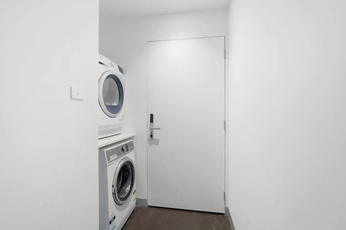 Modern Beachside Studio 11