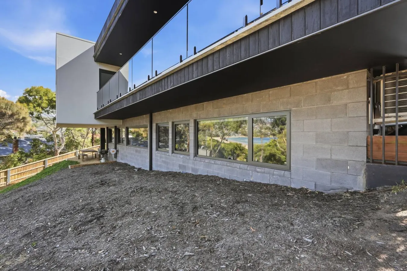 Modern Beachside Studio 20