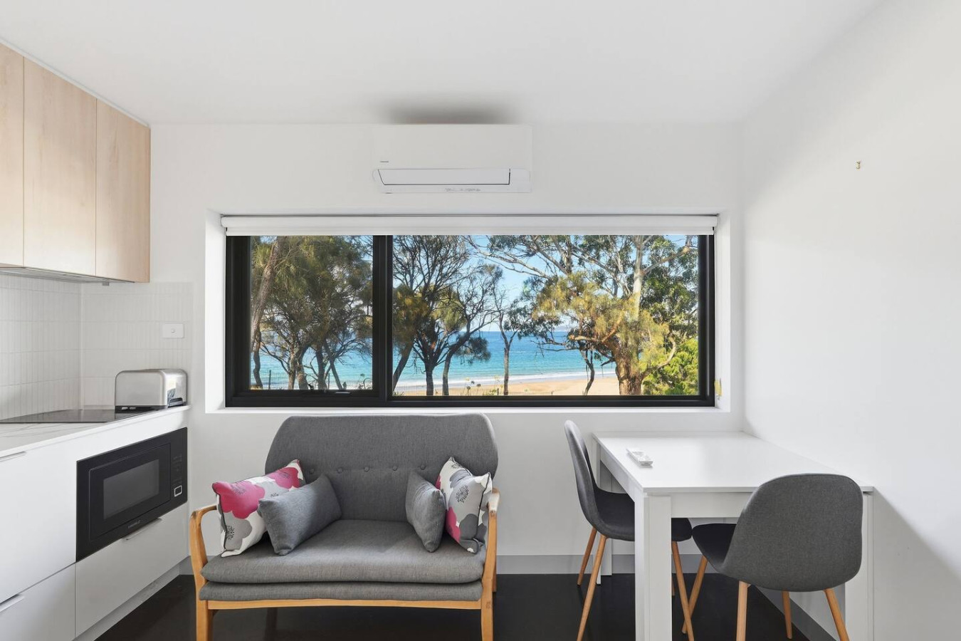 Modern Beachside Studio 6