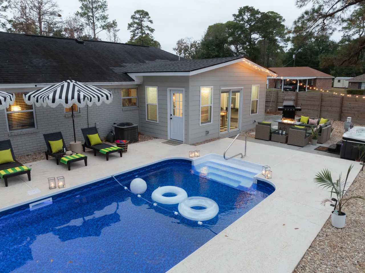 Gilded Magnolia Savannah Home|Heated Pool|Hot Tub|Sleeps 8