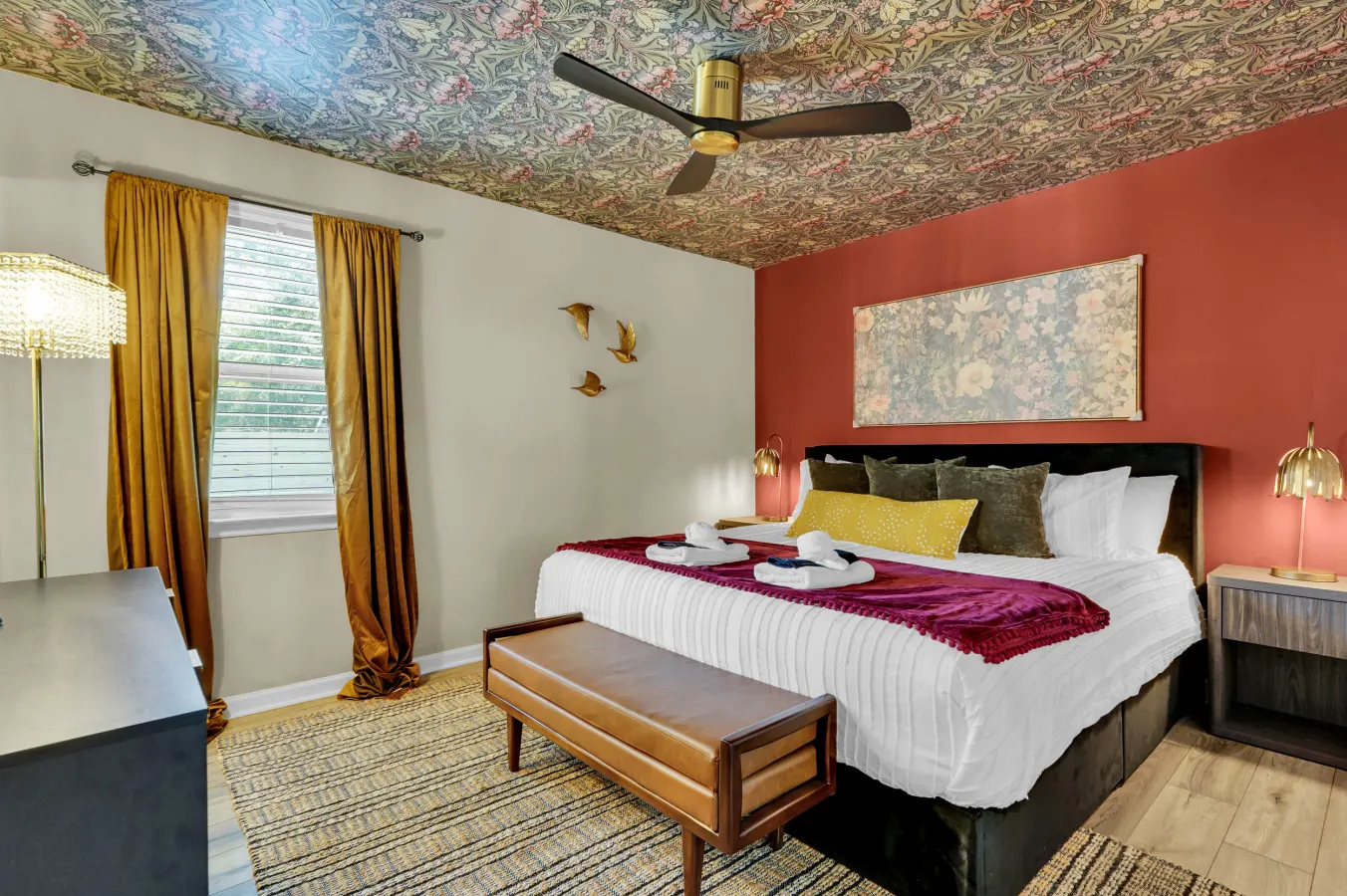 Gilded Magnolia Savannah Home Heated Pool Hot Tub Sleeps 8 16