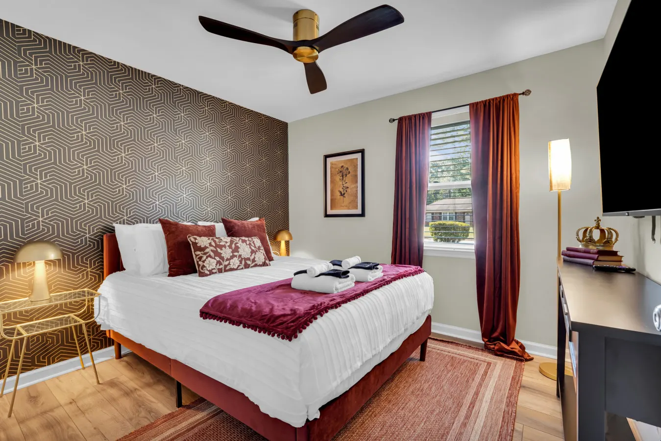 Gilded Magnolia Savannah Home Heated Pool Hot Tub Sleeps 8 18