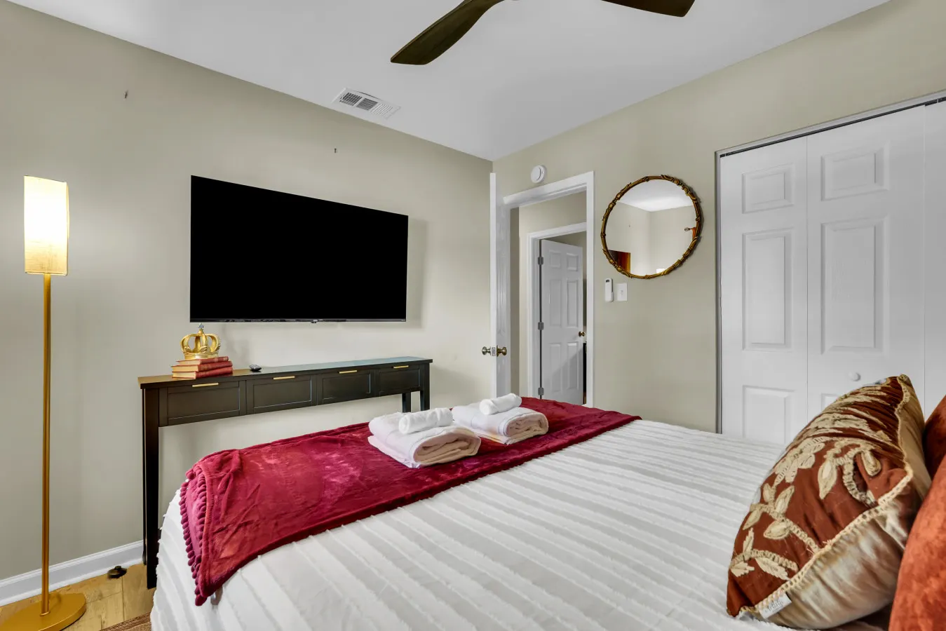 Gilded Magnolia Savannah Home Heated Pool Hot Tub Sleeps 8 19