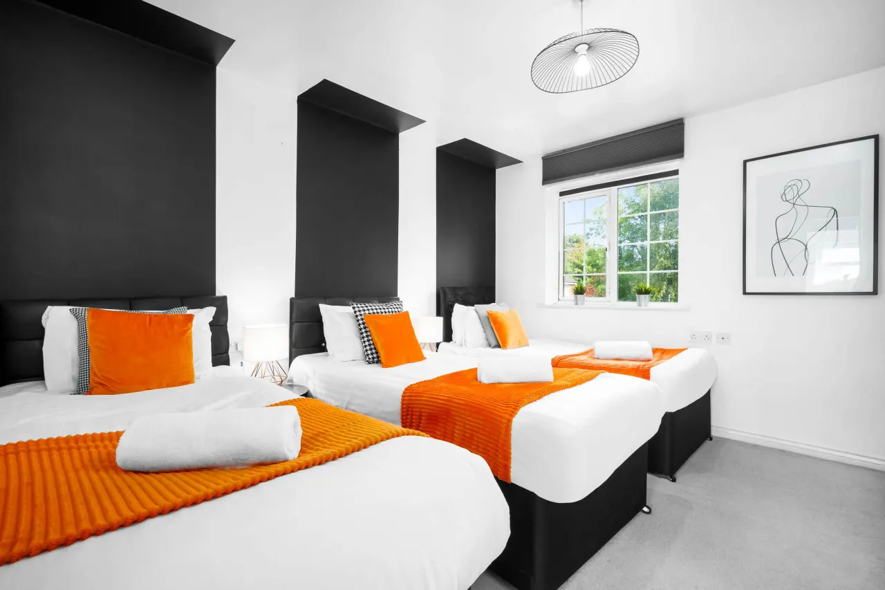 Stylish Two Bed House - Garden - Parking - WIFI 19