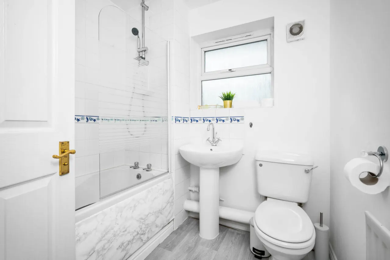 Stylish Two Bed House - Garden - Parking - WIFI — photo 4