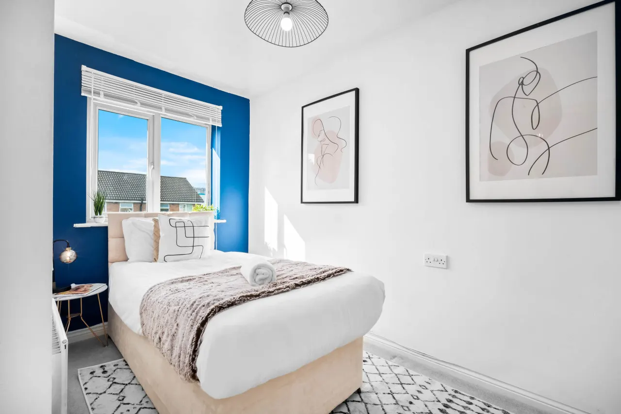 Stylish Two Bed House - Garden - Parking - WIFI — photo 5