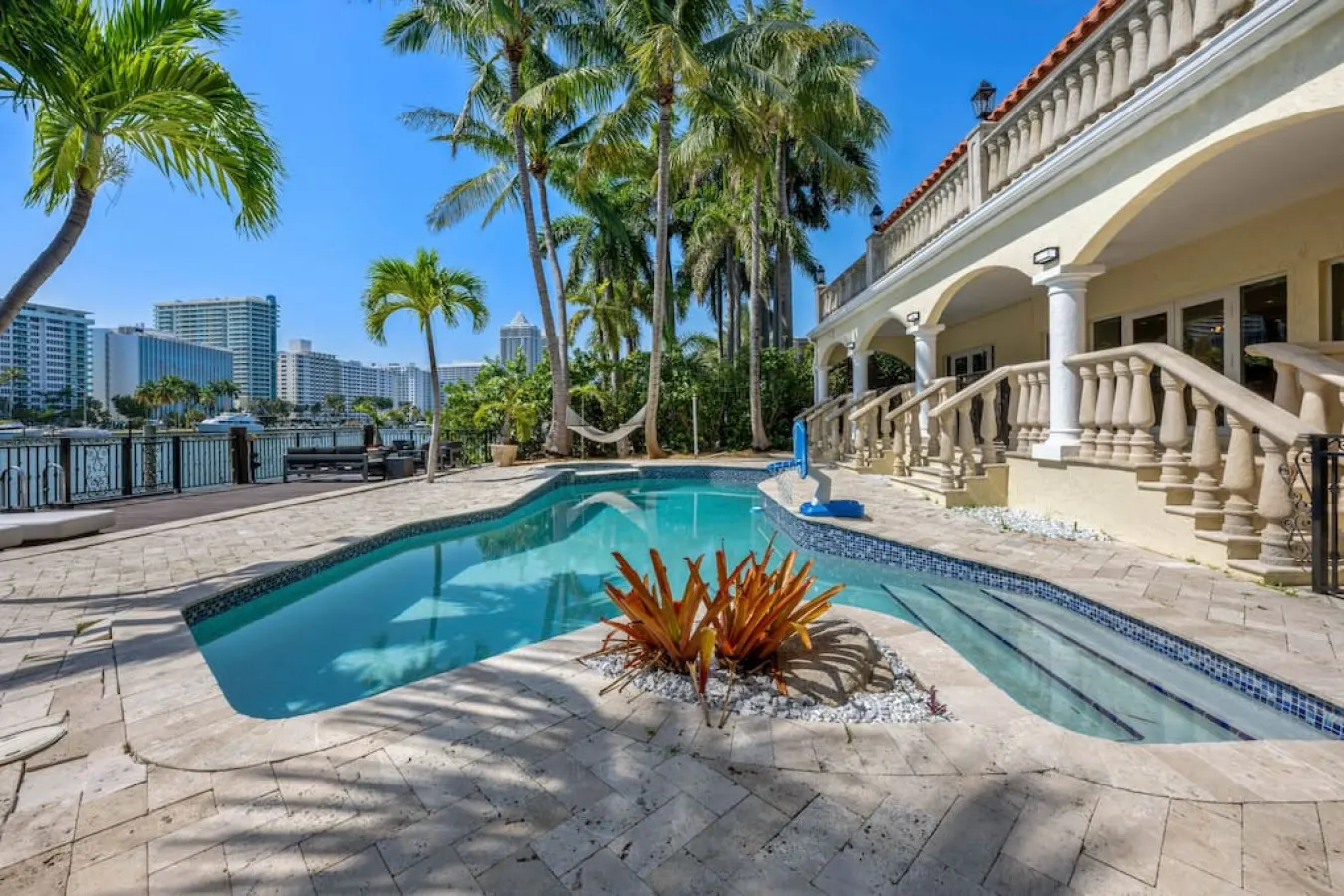 Villa Santorini 8BR 7BA for 26 Waterfront, Private Pool & More Miami Beach 3