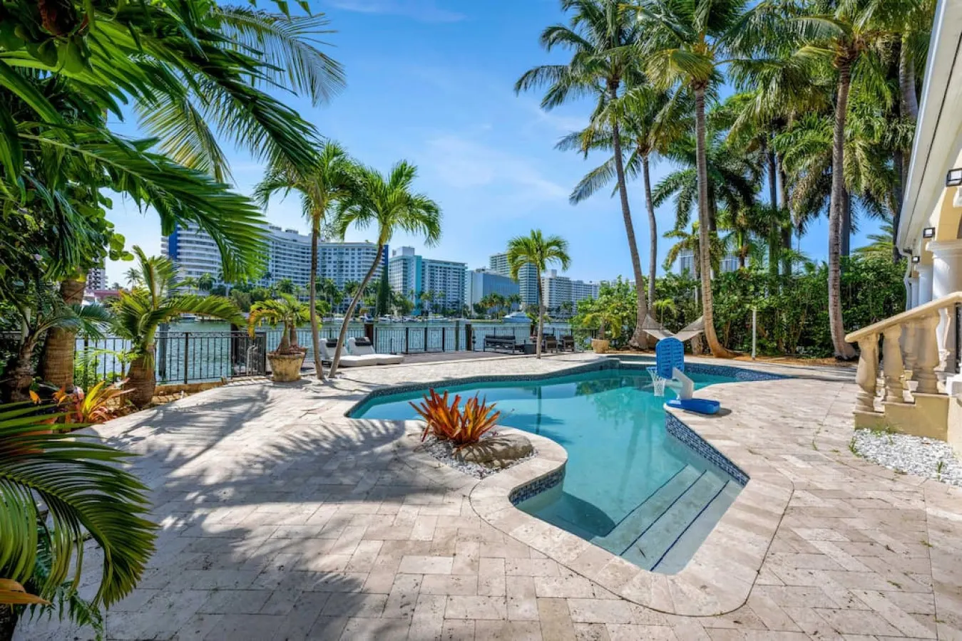 Villa Santorini 8BR 7BA for 26 Waterfront, Private Pool & More Miami Beach 4