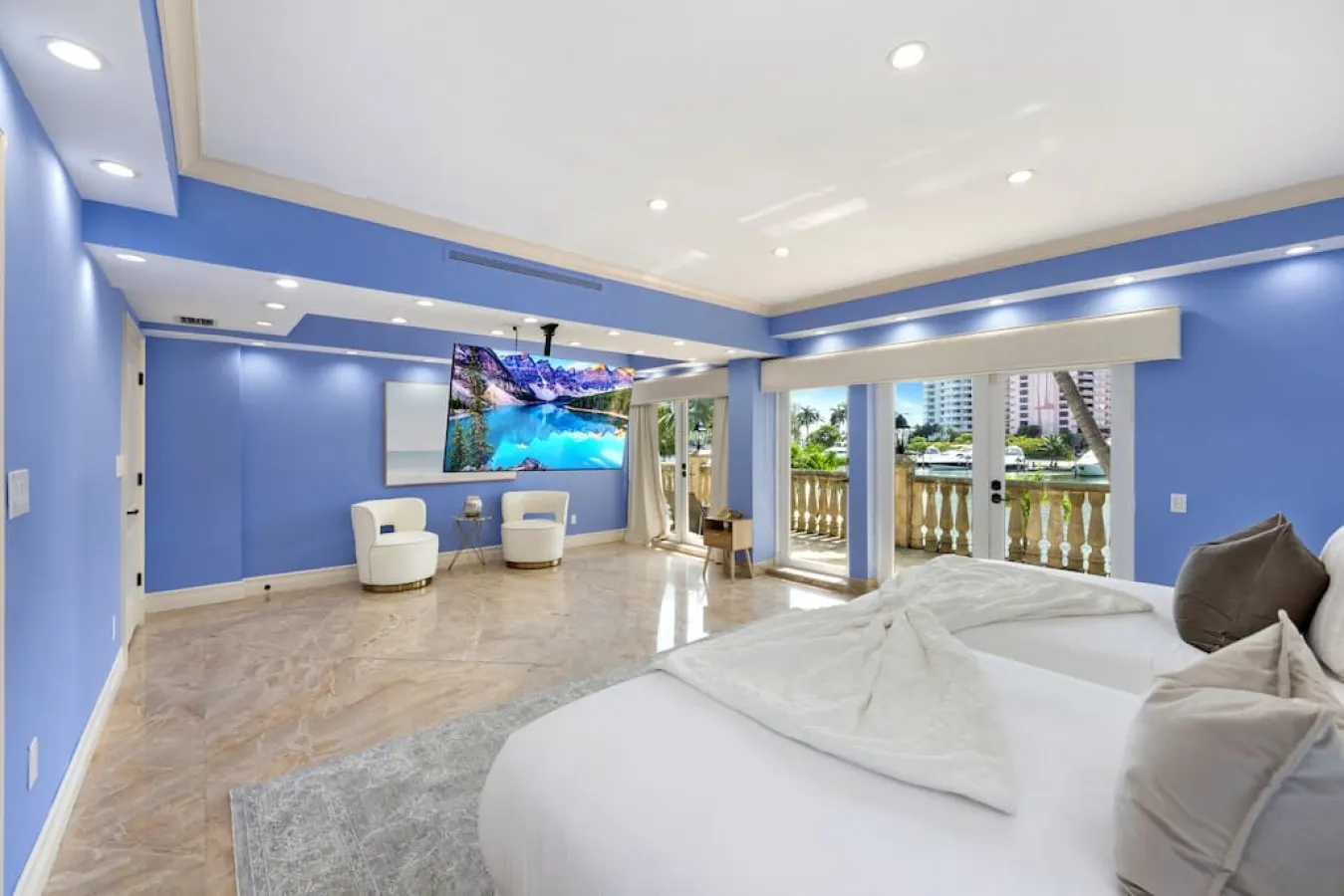 Villa Santorini 8BR 7BA for 26 Waterfront, Private Pool & More Miami Beach 5