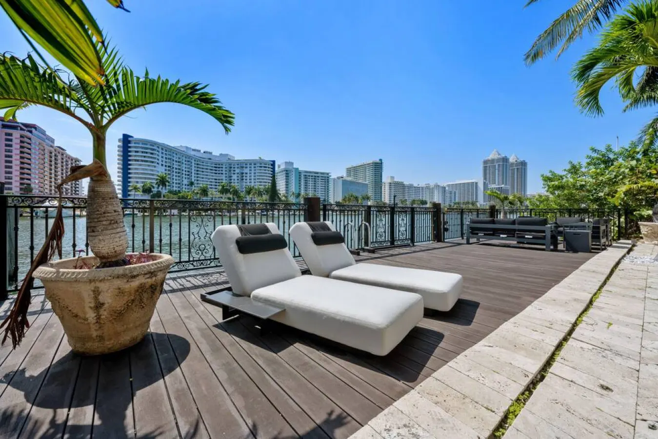 Villa Santorini 8BR 7BA for 26 Waterfront, Private Pool & More Miami Beach 7