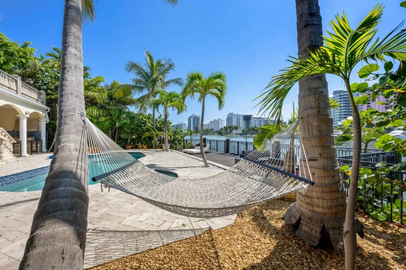 Villa Santorini 8BR 7BA for 26 Waterfront, Private Pool & More Miami Beach 8