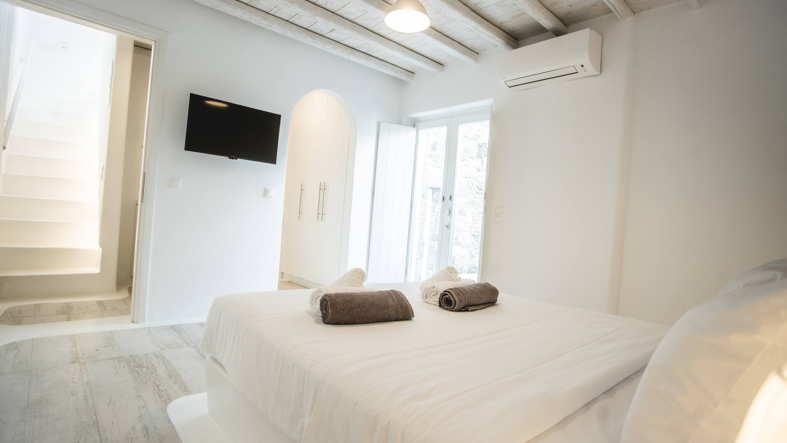 EliaSpiritVillaA1-5BD Mykonos w/pool Live&Travel 24