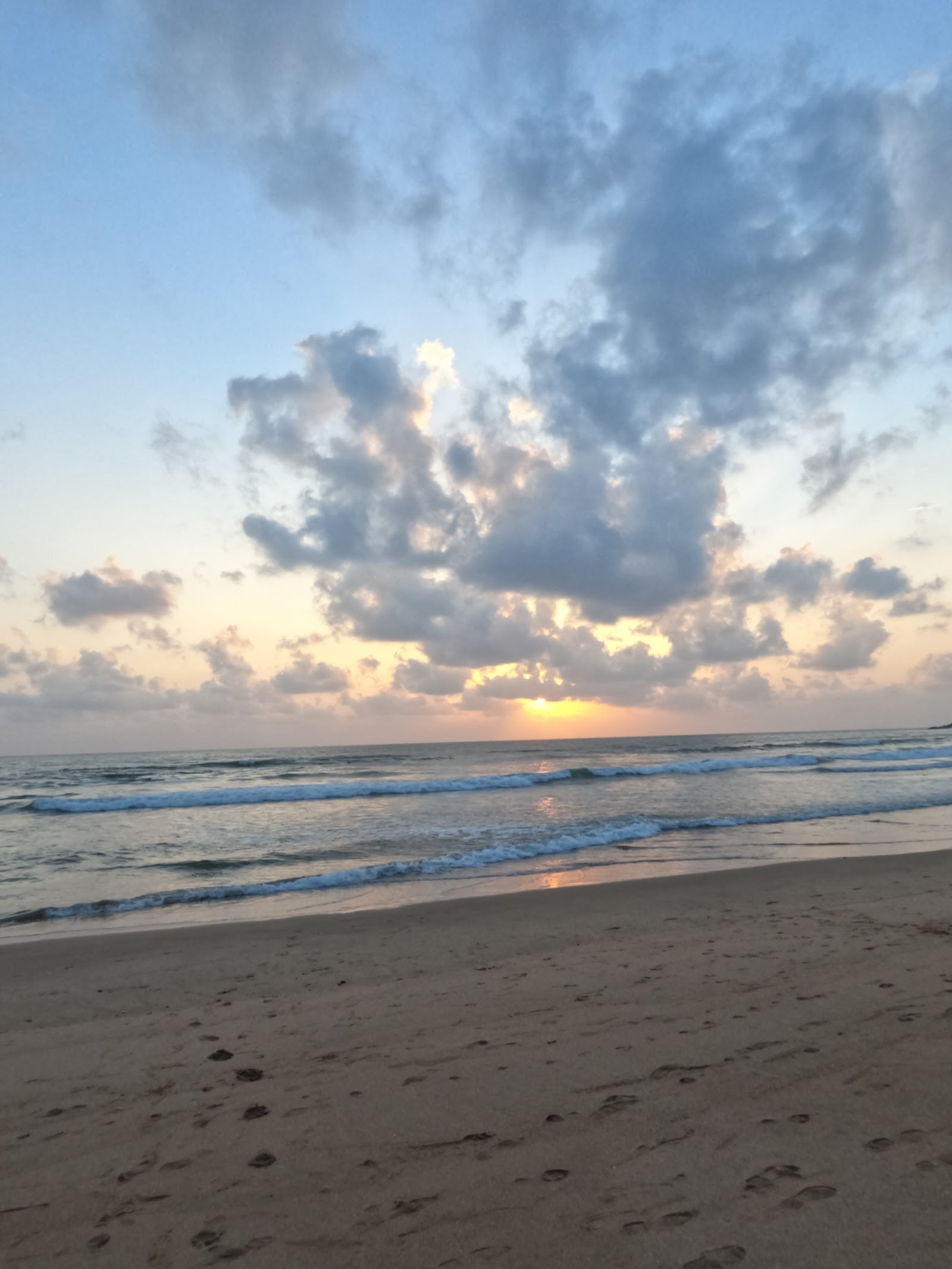 Serene 2BR Beach Retreat | 5 min walk to beach 9