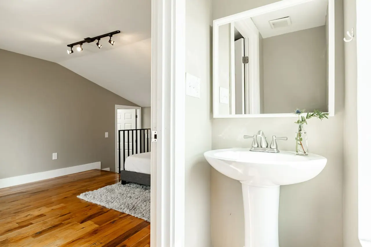 Lux Parkside Townhome Free Parking Walk to ALL 16