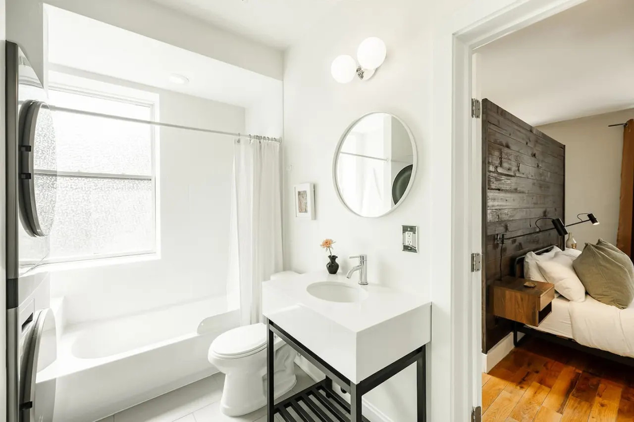 Lux Parkside Townhome Free Parking Walk to ALL 6