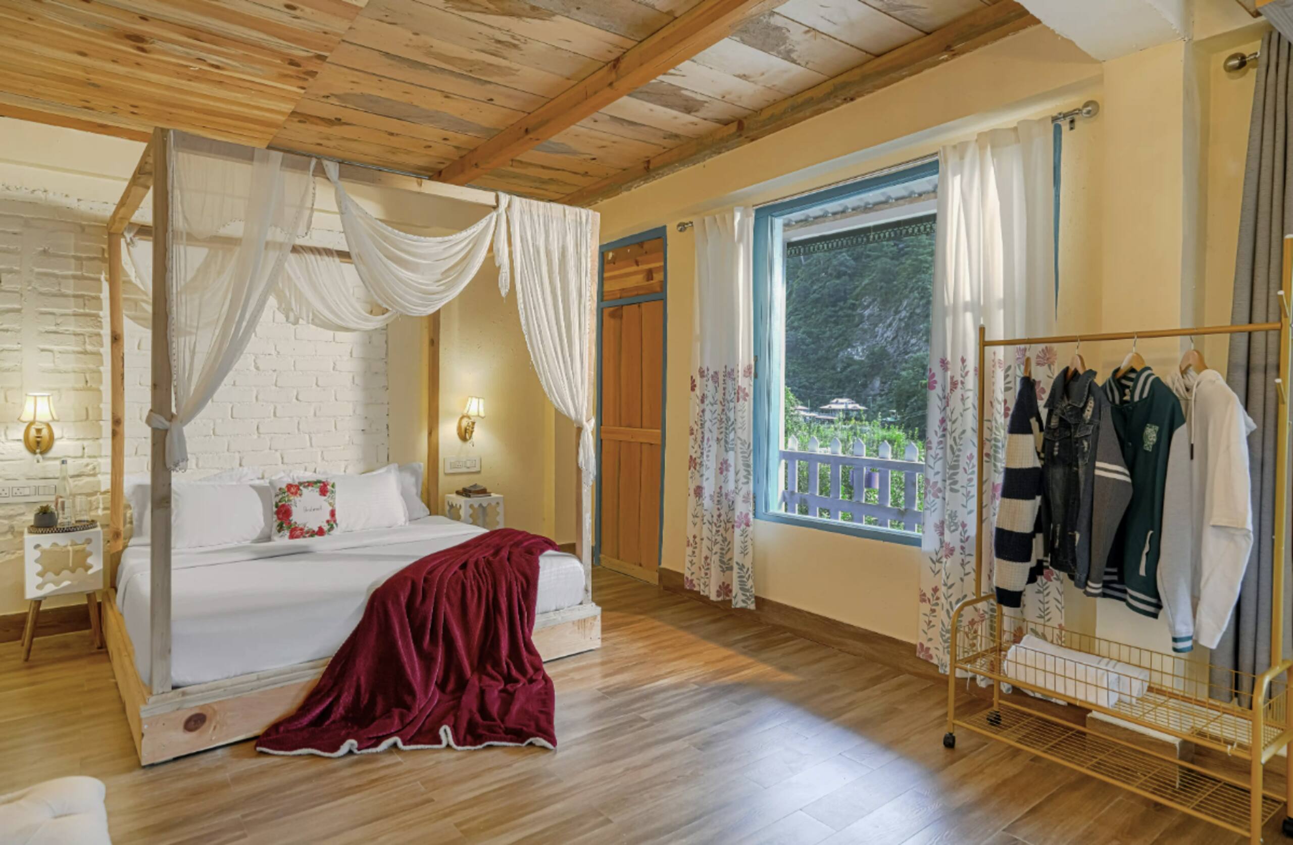 Fairytale Villa | 3BR by Tirthan River 2
