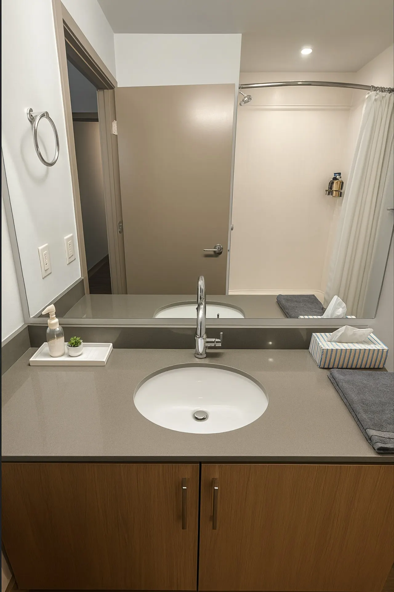 The Downtown Gem Modern Luxe Escape 10H 18
