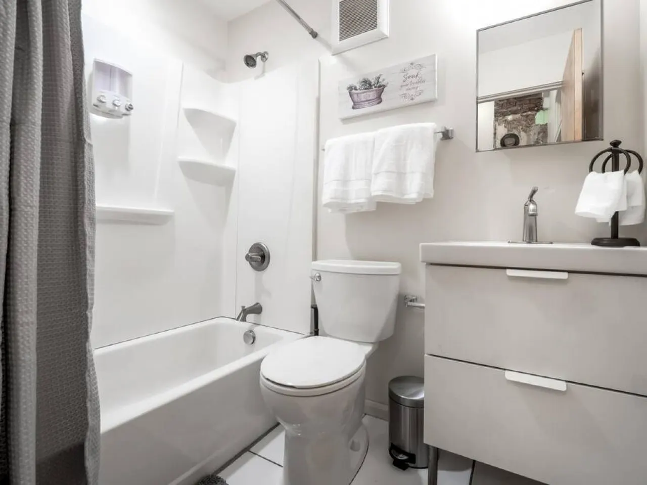 Spacious Suites in OTR - Findlay Market! 4
