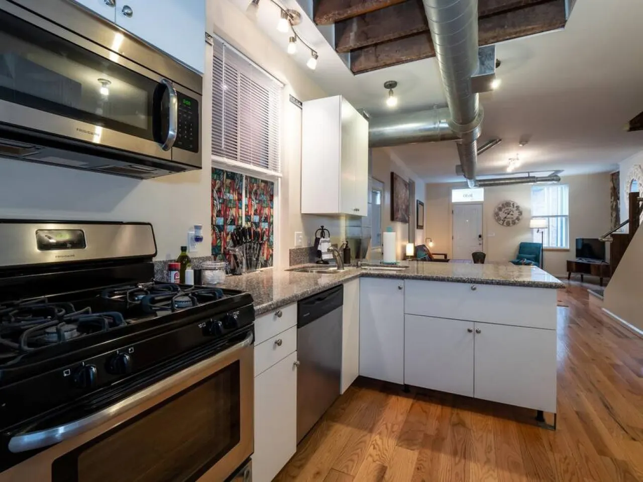 Spacious Suites in OTR - Findlay Market! 6