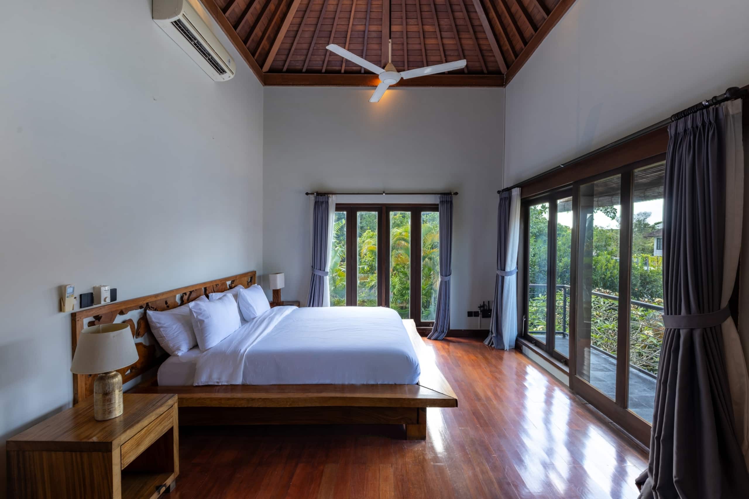 Sanga - 3BR Villa with Pool & Rooftop, Canggu — photo 2