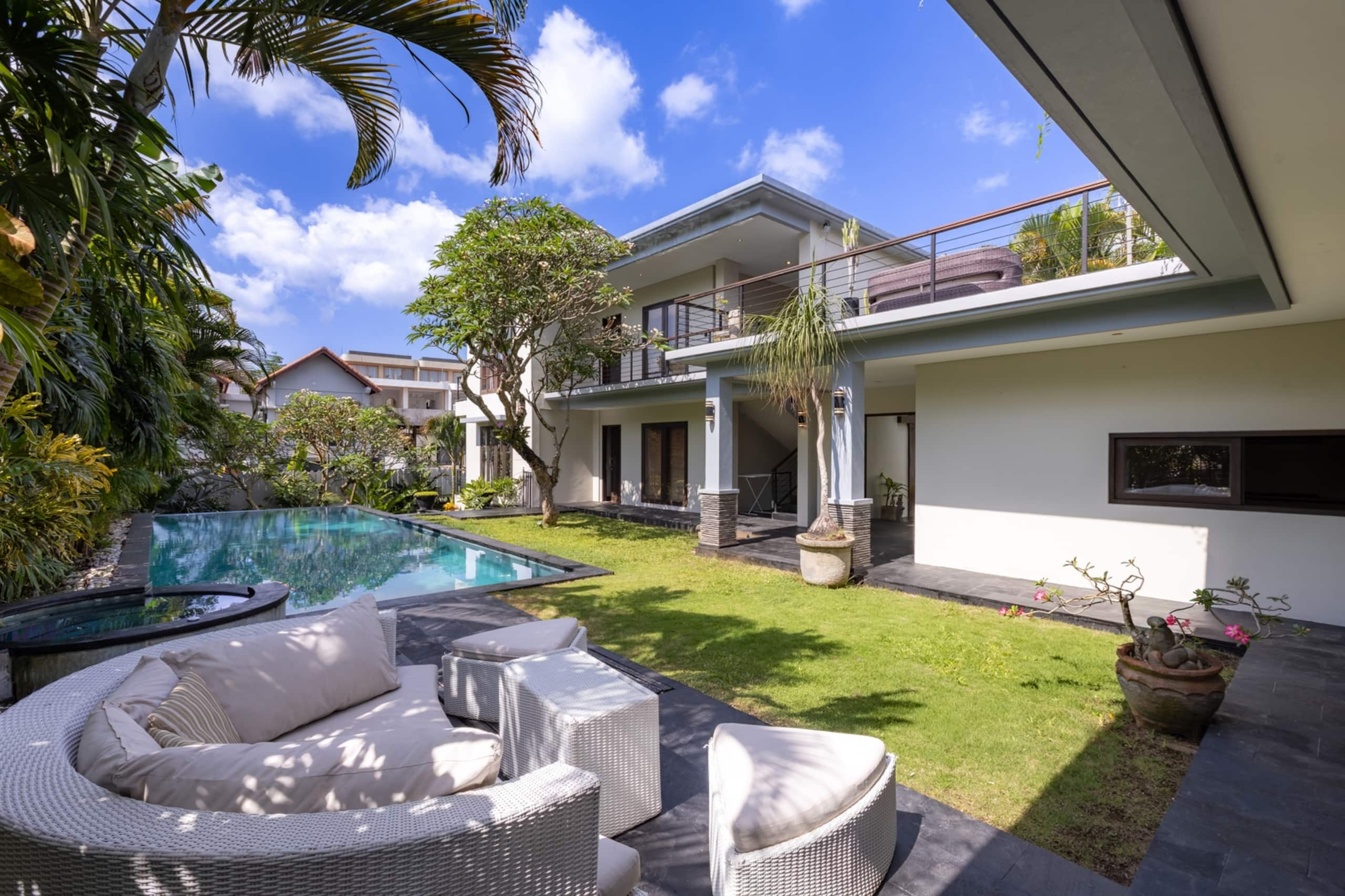 Sanga - 3BR Villa with Pool & Rooftop, Canggu