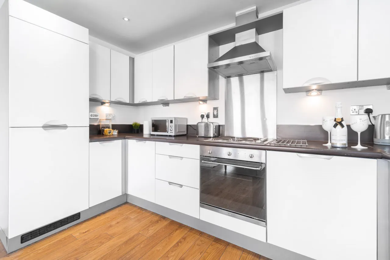 Stylish 2 Bedroom Apartment - City Centre - Netflix 17