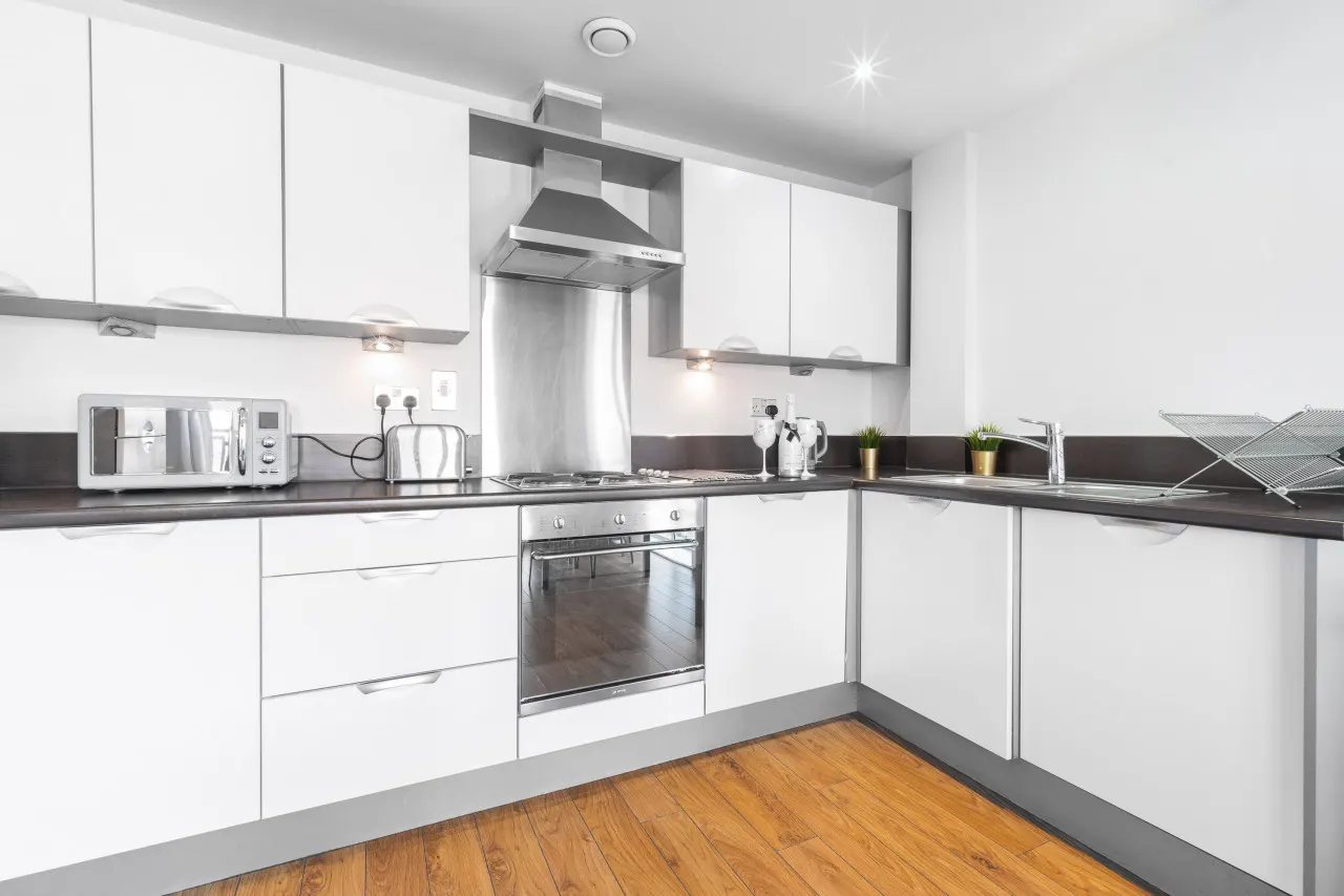 Stylish 2 Bedroom Apartment - City Centre - Netflix 3