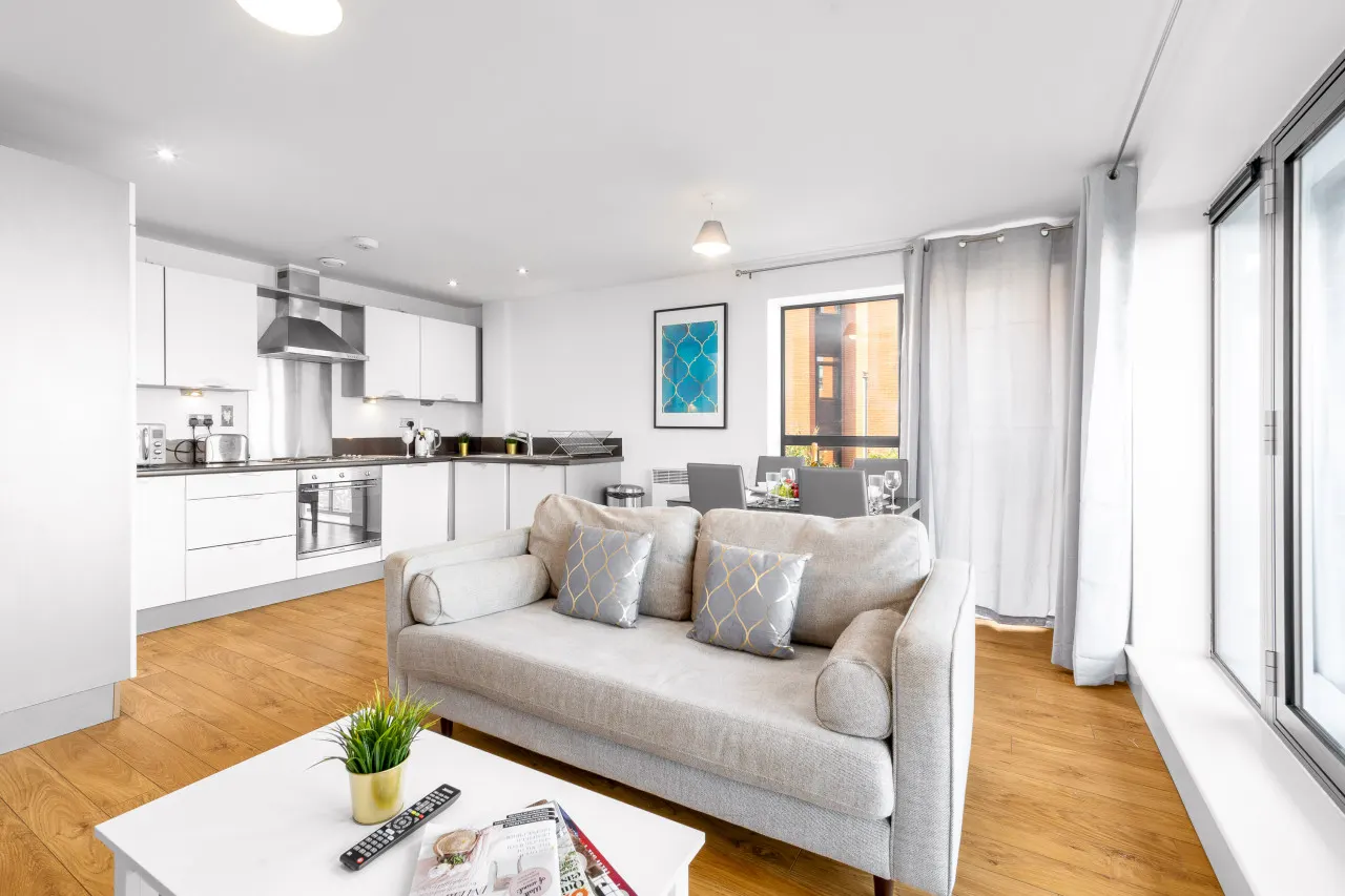 Stylish 2 Bedroom Apartment - City Centre - Netflix 6