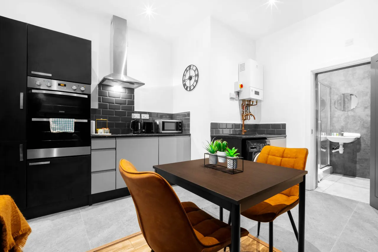Stylish Apartment - Fast WiFi - Rowley Regis — photo 4