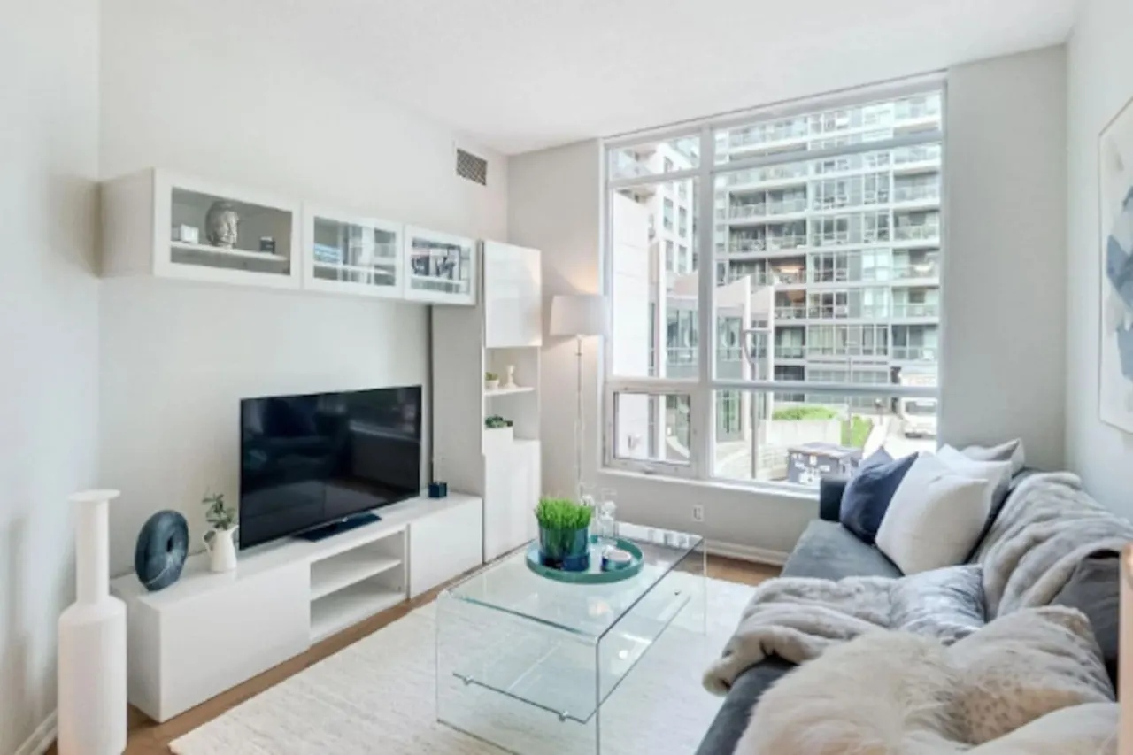 Stylish 1BR Nicely Decorated Near Waterfront 1
